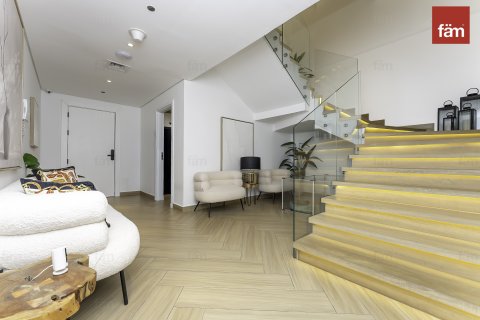 Townhouse in Palm Jumeirah, Dubai, UAE 3 bedrooms, 720.7 sq.m. № 648071 - photo 11