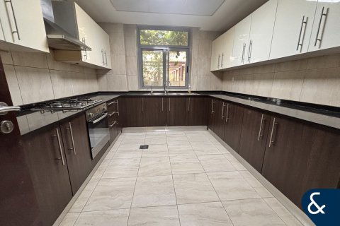 Apartmen di Al Furjan, Dubai, UAE 2 bilik tidur, 196 meter persegi № 668146 - foto 6