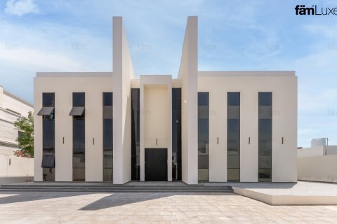 Vilă de închiriat în Dubai, EAU 4 dormitoare, 1393.5 mp.  №647660 - poză 8