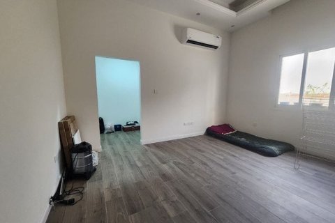 Vila v Nadd Al Sheba, Dubai, SAE 5 spální, 557 m2 č. 740635 - Fotografia 11