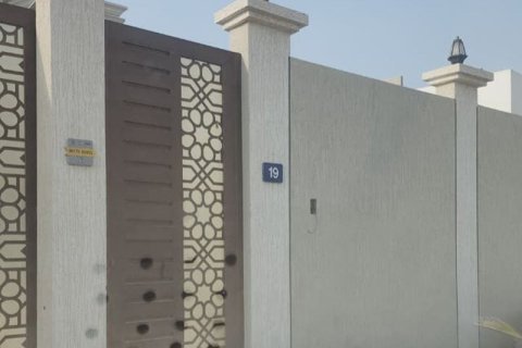 Vila v Nadd Al Sheba, Dubai, SAE 5 spální, 557 m2 č. 740635