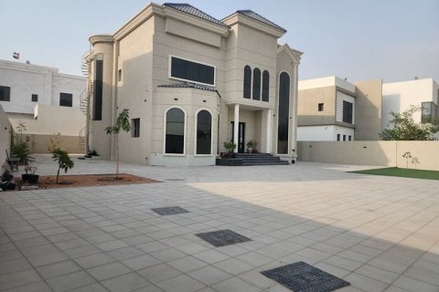 Vila v Nadd Al Sheba, Dubai, SAE 5 spální, 557 m2 č. 740635 - Fotografia 4