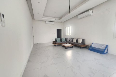 Vila v Nadd Al Sheba, Dubai, SAE 5 spální, 557 m2 č. 740635 - Fotografia 6