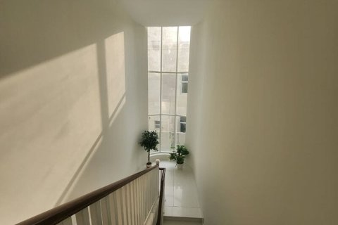 Vila v Nadd Al Sheba, Dubai, SAE 5 spální, 557 m2 č. 740635 - Fotografia 9