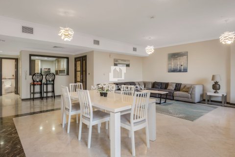 Apartment in Jumeirah Beach Residence, Dubai, UAE 3 bedrooms, 202 sq.m. № 663158 - photo 15