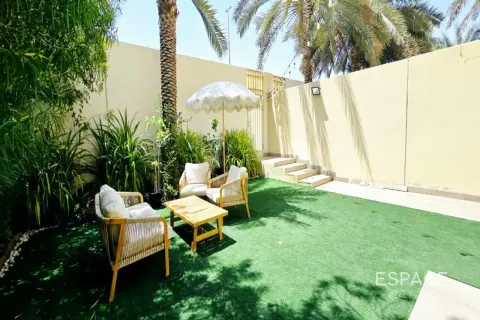 Villa in The Springs, Dubai, UAE 3 bedrooms, 228 sq.m. № 738120 - photo 2