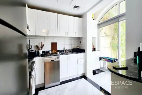 Villa in The Springs, Dubai, UAE 3 bedrooms, 228 sq.m. № 738120 - photo 10
