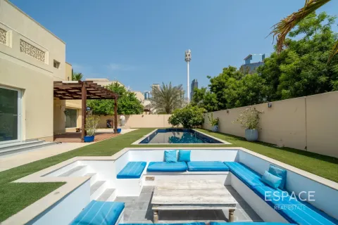 Villa in Meadows, Dubai, UAE 5 bedrooms, 391 sq.m. № 738119 - photo 20