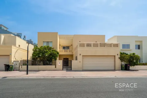 Villa in Meadows, Dubai, UAE 5 bedrooms, 391 sq.m. № 738119 - photo 3