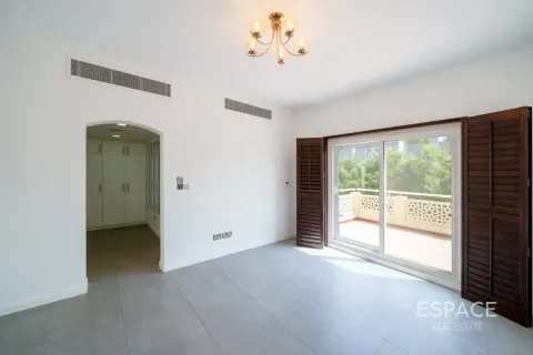 Villa in Meadows, Dubai, UAE 5 bedrooms, 391 sq.m. № 738119 - photo 14