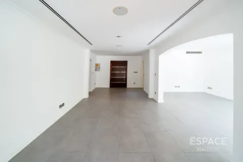 Villa in Meadows, Dubai, UAE 5 bedrooms, 391 sq.m. № 738119 - photo 6