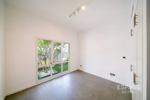 Villa in Meadows, Dubai, UAE 5 bedrooms, 391 sq.m. № 738119 - photo 9