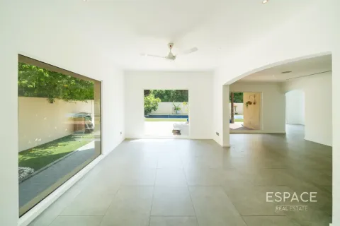 Villa in Meadows, Dubai, UAE 5 bedrooms, 391 sq.m. № 738119 - photo 5