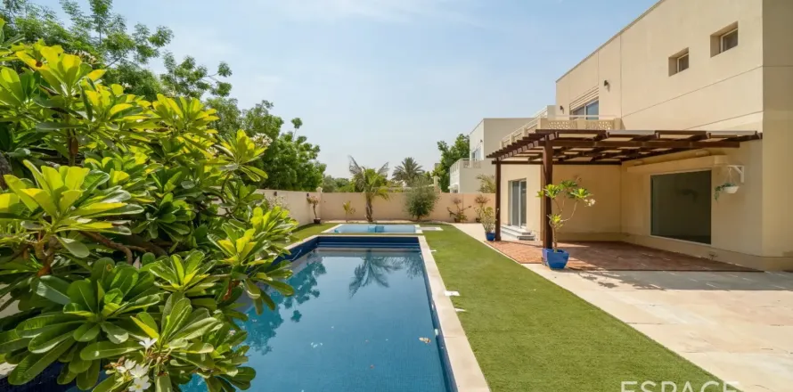Villa in Meadows, Dubai, UAE 5 bedrooms, 391 sq.m. № 738119