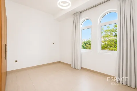 Villa in Jumeirah Park, Dubai, UAE 4 bedrooms, 455 sq.m. № 738124 - photo 7