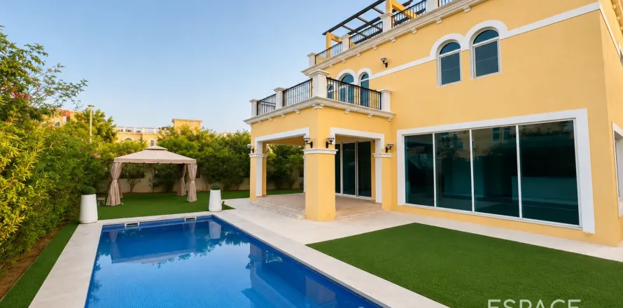 Villa in Jumeirah Park, Dubai, UAE 4 bedrooms, 455 sq.m. № 738124