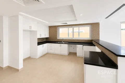Villa in Jumeirah Park, Dubai, UAE 4 bedrooms, 455 sq.m. № 738124 - photo 4