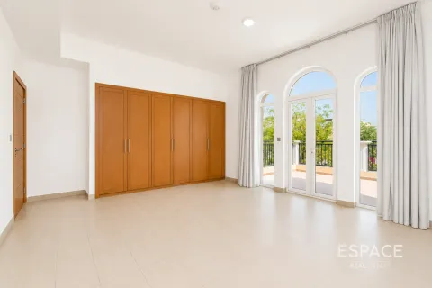 Villa in Jumeirah Park, Dubai, UAE 4 bedrooms, 455 sq.m. № 738124 - photo 5