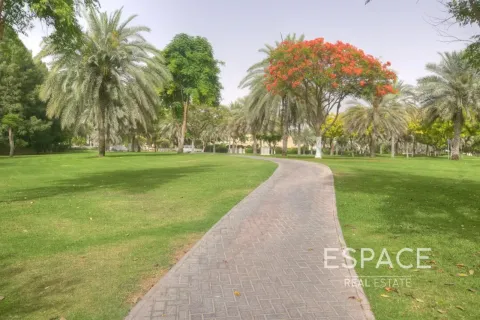 Villa à louer à The Lakes, Dubai, EAU 6 chambres, 569 m2 № 738121 - photo 10