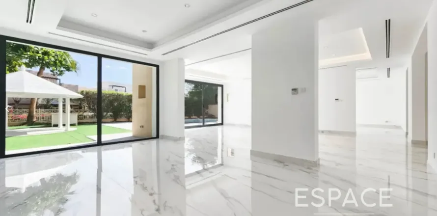 Villa à The Lakes, Dubai, EAU: 6 chambres, 569 m2 № 738121
