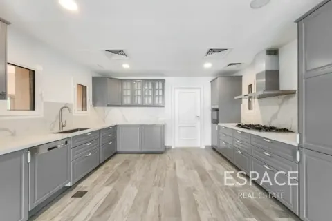 Villa à louer à The Lakes, Dubai, EAU 6 chambres, 569 m2 № 738121 - photo 4
