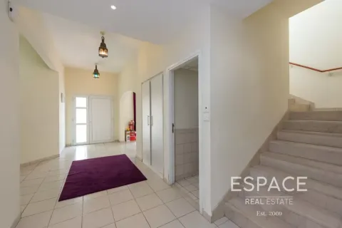 Villa in Meadows, Dubai, UAE 4 bedrooms, 339 sq.m. № 738123 - photo 3