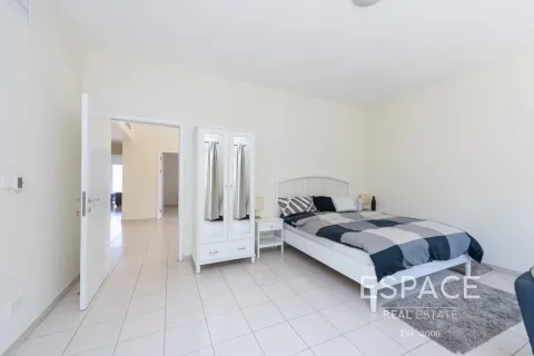 Villa in Meadows, Dubai, UAE 4 bedrooms, 339 sq.m. № 738123 - photo 15
