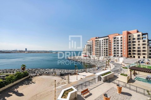 Apartment in Jumeirah, Dubai, UAE 3 bedrooms, 216.56 sq.m. № 745730 - photo 3