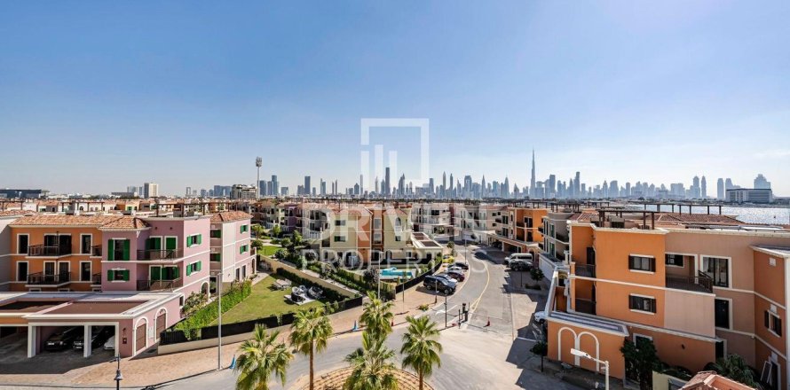 Apartment in Jumeirah, Dubai, UAE 3 bedrooms, 216.56 sq.m. № 745730