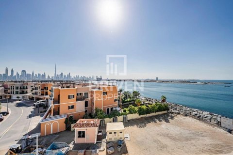 Apartment in Jumeirah, Dubai, UAE 3 bedrooms, 216.56 sq.m. № 745730 - photo 2