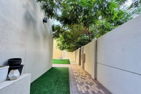 Sharjah, UAE의 판매용 빌라 침실 5개, 354.7제곱미터 번호 748741 - 사진 3