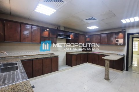 Villa te koop in Khalifa City, Abu Dhabi, VAE 6 slaapkamers, 2090.3 vr.m., nr 670788 - foto 6