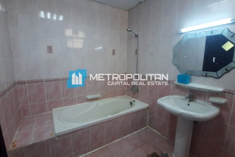 Villa te koop in Khalifa City, Abu Dhabi, VAE 6 slaapkamers, 2090.3 vr.m., nr 670788 - foto 17