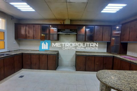 Villa te koop in Khalifa City, Abu Dhabi, VAE 6 slaapkamers, 2090.3 vr.m., nr 670788 - foto 12