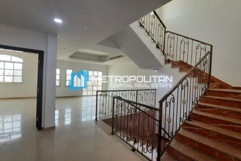 Villa te koop in Khalifa City, Abu Dhabi, VAE 6 slaapkamers, 2090.3 vr.m., nr 670788 - foto 4