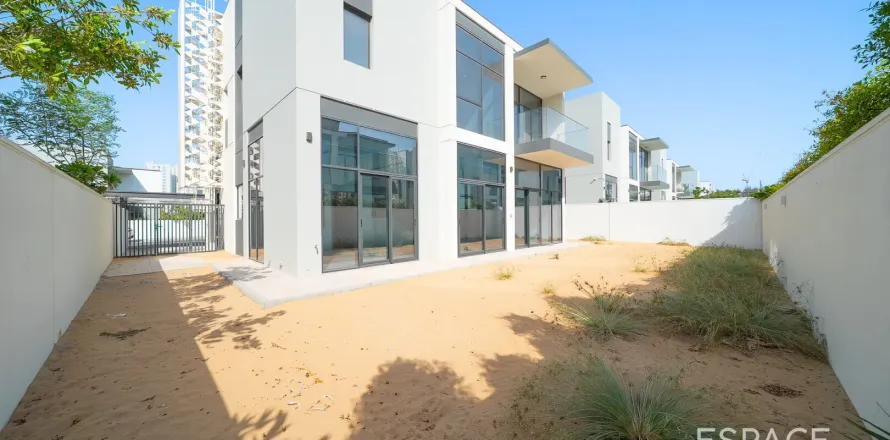 Vilă în Al Furjan, Dubai, EAU 4 dormitoare, 376 mp.  №661069