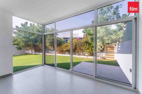 Rijtjeshuis te huur in Dubai, VAE 4 slaapkamers, 392.8 vr.m., nr 633823 - foto 1