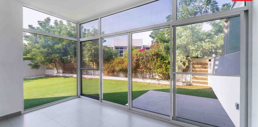 Rijtjeshuis in Dubai, VAE 4 slaapkamers, 392.8 vr.m. nr 633823