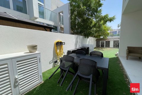 Řadový dům v Dubai, SAE 3 ložnice, 239.8 m² Č.: 633820 - fotografie 15