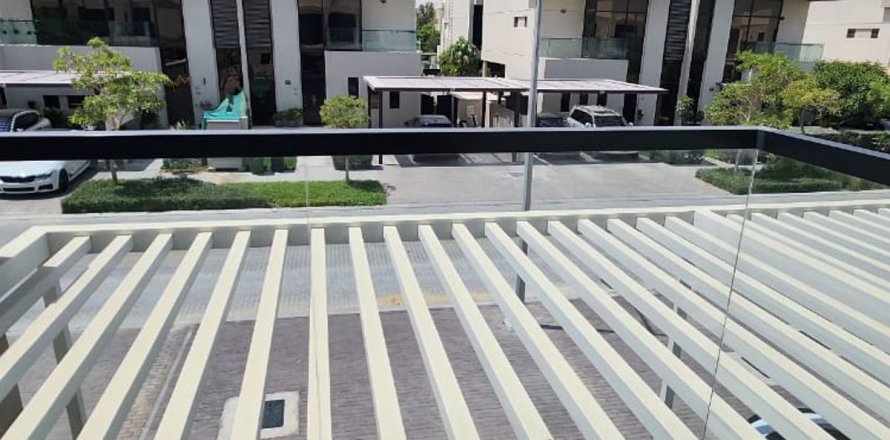 Willa w Dubai, ZEA 4 sypialnie, 180 mkw. nr 712758