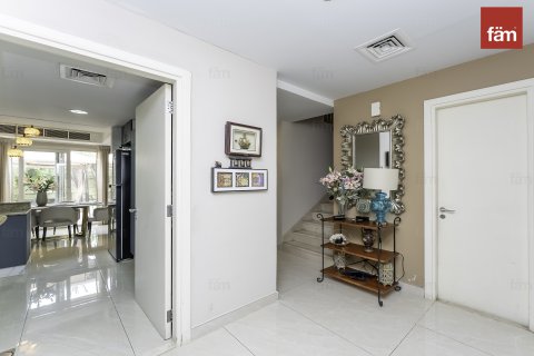 Řadový dům v Dubai, SAE 3 ložnice, 254.4 m² Č.: 696796 - fotografie 5