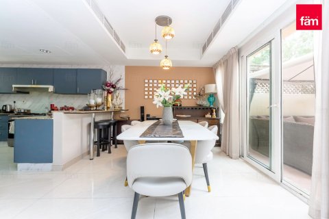 Řadový dům v Dubai, SAE 3 ložnice, 254.4 m² Č.: 696796 - fotografie 6