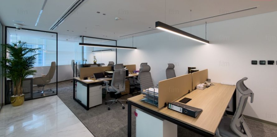 Oficina en Dubai, EAU 768.9 m² № 738982