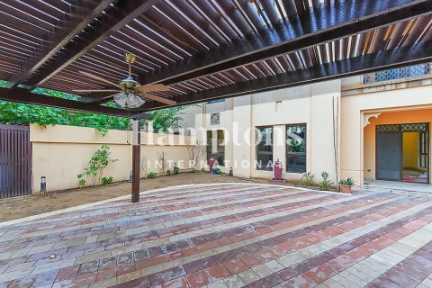 Appartement à louer à Old Town, Dubai, EAU 2 chambres, 316.46942435 m2 № 651004 - photo 16