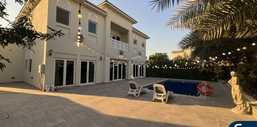 Al Furjan、Dubai、UAEにあるヴィラ 4ベッドルーム、600 m2 No685176