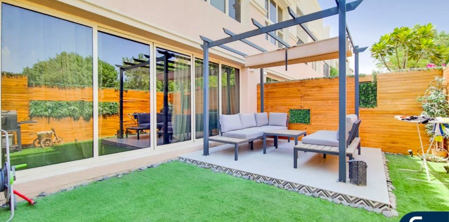 Kuća u nizu u Jumeirah Golf Estates, Dubai, UAE 138 m2, 2 spavaćih soba Br. 685177