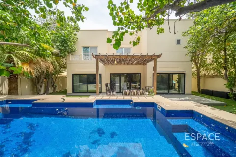 Villa à Meadows, Dubai, EAU: 5 chambres, 390 m2 № 737893