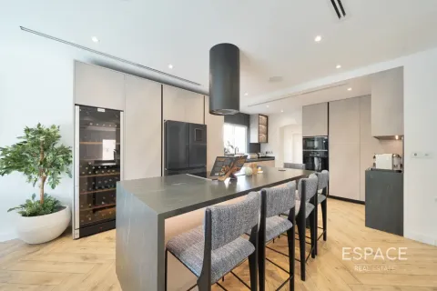 Vila v The Lakes, Dubai, SAE 5 spální, 353 m2 č. 737891 - Fotografia 5
