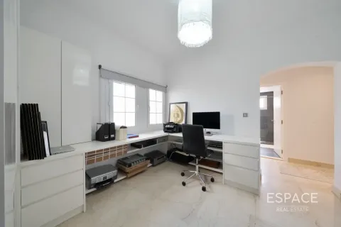 Vila v The Lakes, Dubai, SAE 5 spální, 353 m2 č. 737891 - Fotografia 13