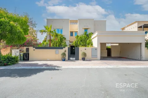 Vila v The Lakes, Dubai, SAE 5 spální, 353 m2 č. 737891 - Fotografia 16